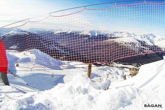 Siatka zabezpieczająca stok dla narciarzy